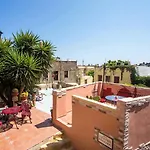 Oda ve Kahvaltı Attiki 3*