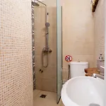 Oda ve Kahvaltı Attiki Rhodes City